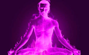 Как провести медитацию фиолетового пламени